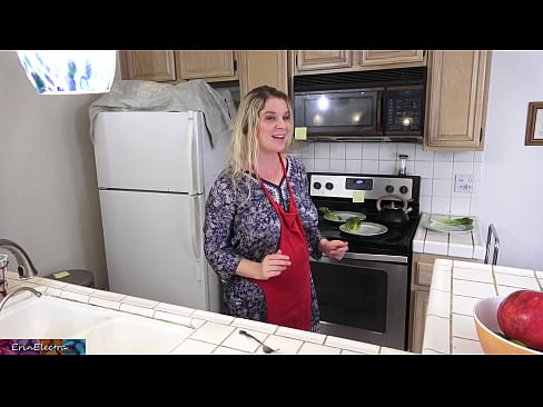 ❤️ Madrastra ordeñándole en la cocina antes de su cita ❤❌ Video de porno en es.heatpumpcenter.top ❌️